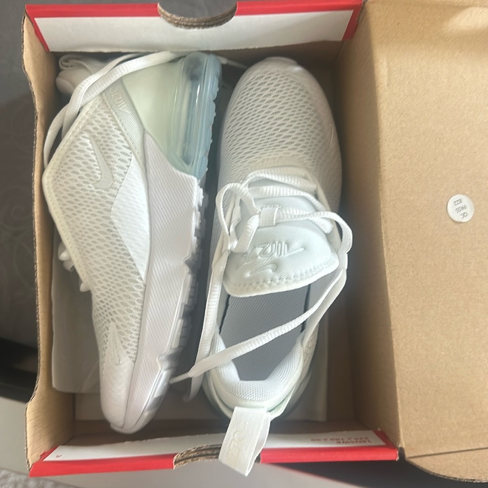 kids 2.5 air max white never worn